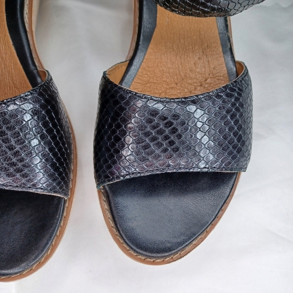 Clarks Soft Cushion Women's Black Sandals - Picture 5 of 10